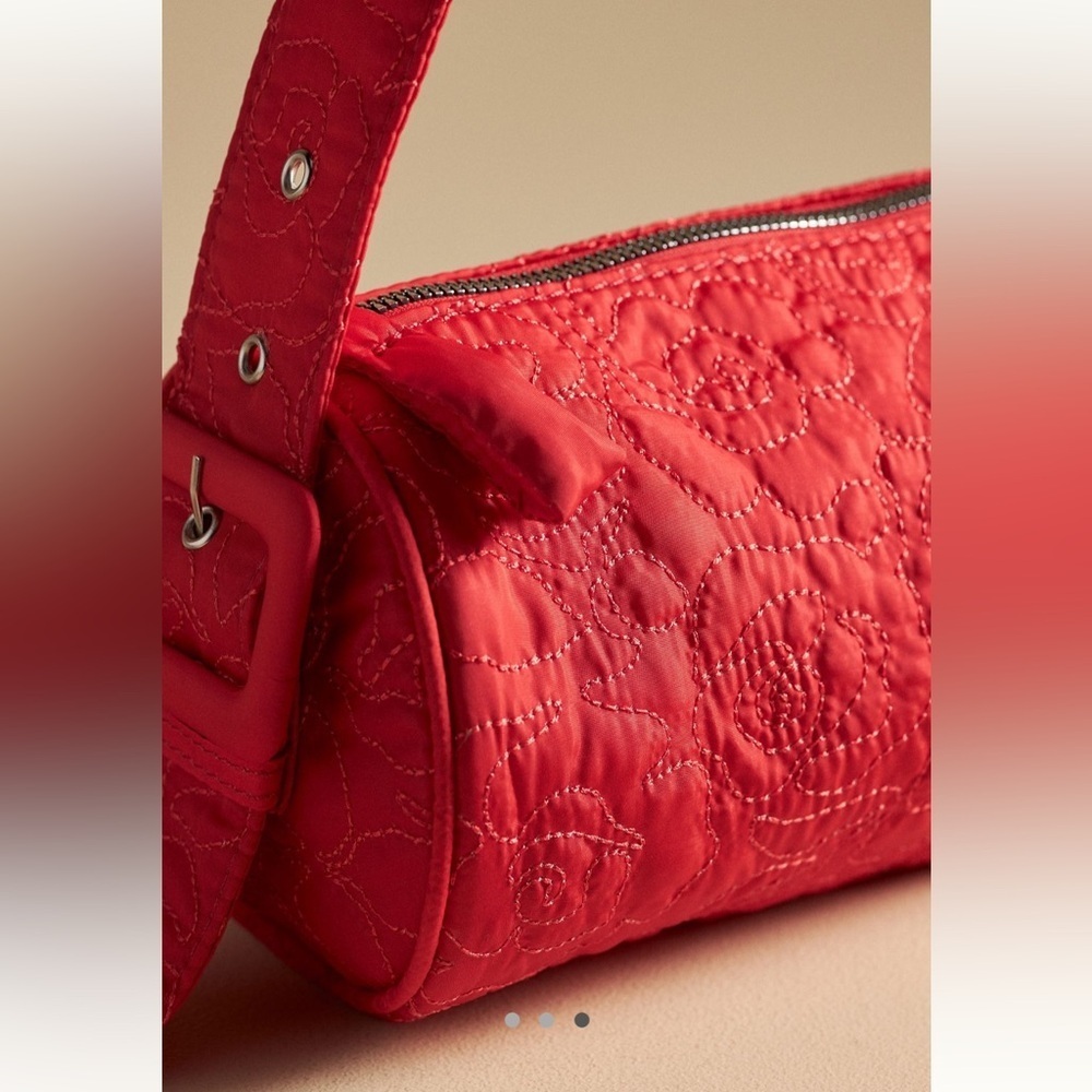 New Anthropologie quilted barrel bag red floral quilt design shoulder cloth - Picture 12 of 17
